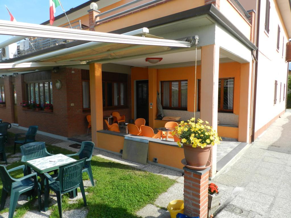Hotel Sole Marina di Massa Exterior foto